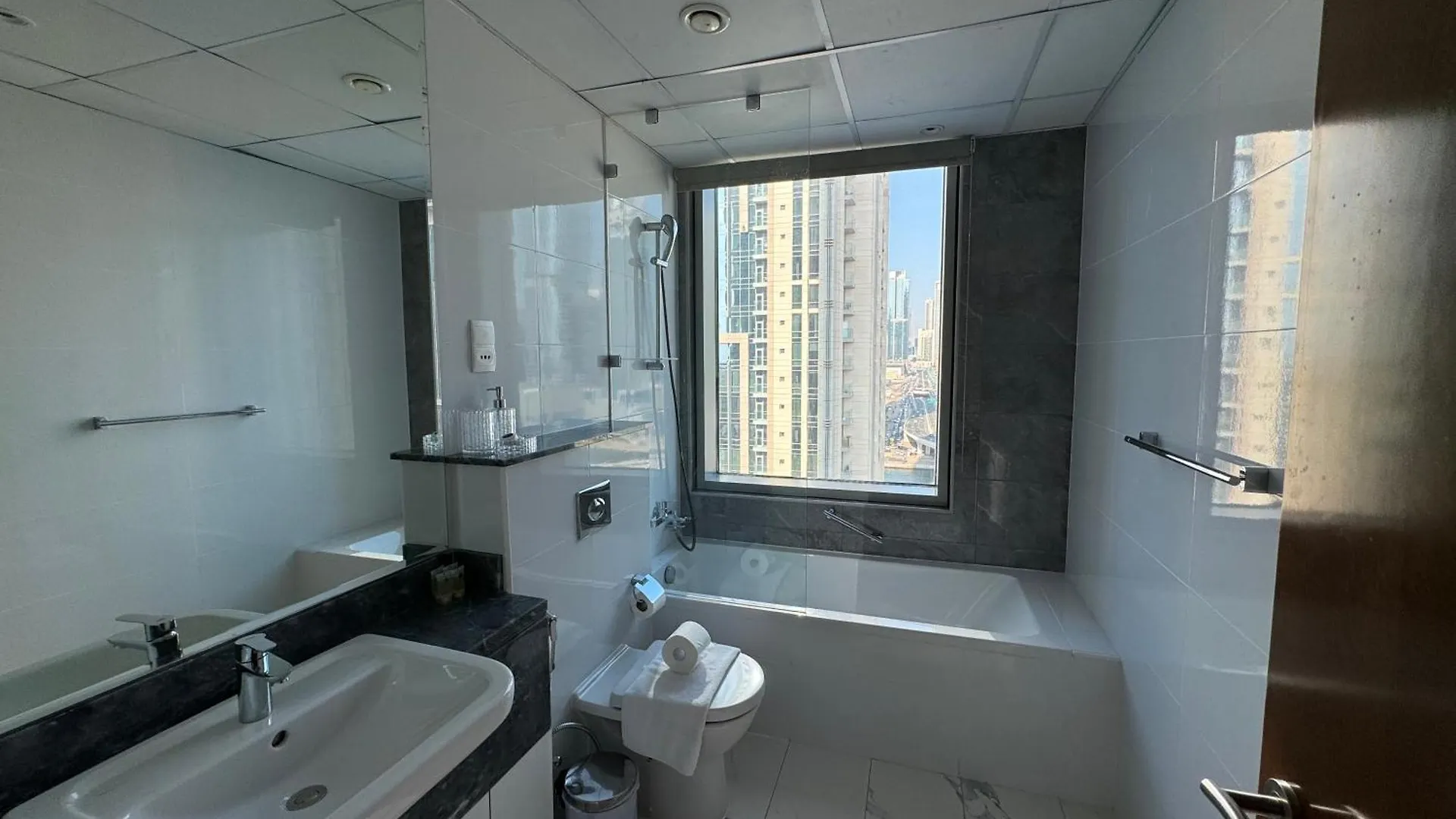 Amna Tower With A Beautiful View And A Chic Style Apartment Dubai