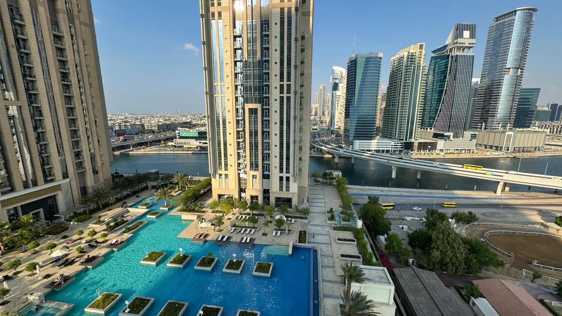 Amna Tower With A Beautiful View And A Chic Style location